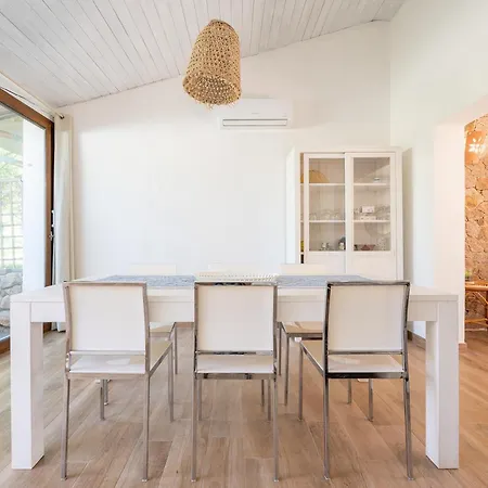 6 Beds Just 200 Mt From Baia Delle Mimose *