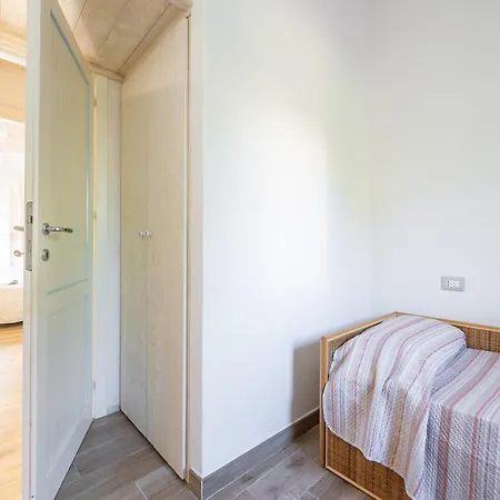 6 Beds Just 200 Mt From Baia Delle Mimose *