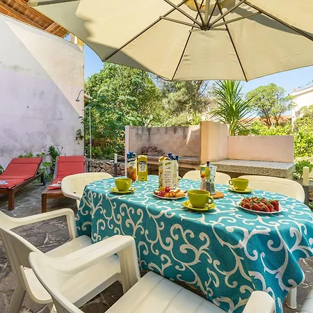 6 Beds Just 200 Mt From Baia Delle Mimose וילה