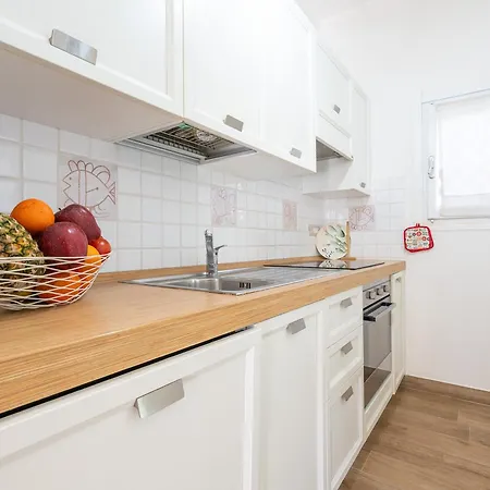 6 Beds Just 200 Mt From Baia Delle Mimose Валледория